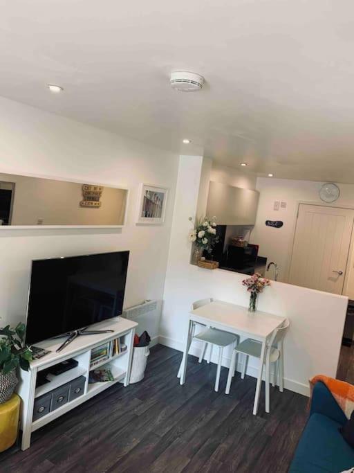 Bournemouth Nr Town Beach Train Coach Shops Lovely Entire Apartment Allows Quiet Good Dogs Exterior foto